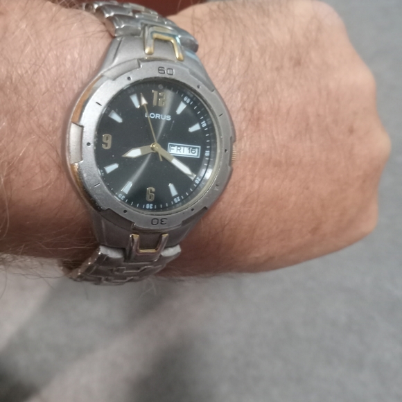 Vintage Lorus Watch Men Gold Silver Tone Day-Date - Picture 4 of 9